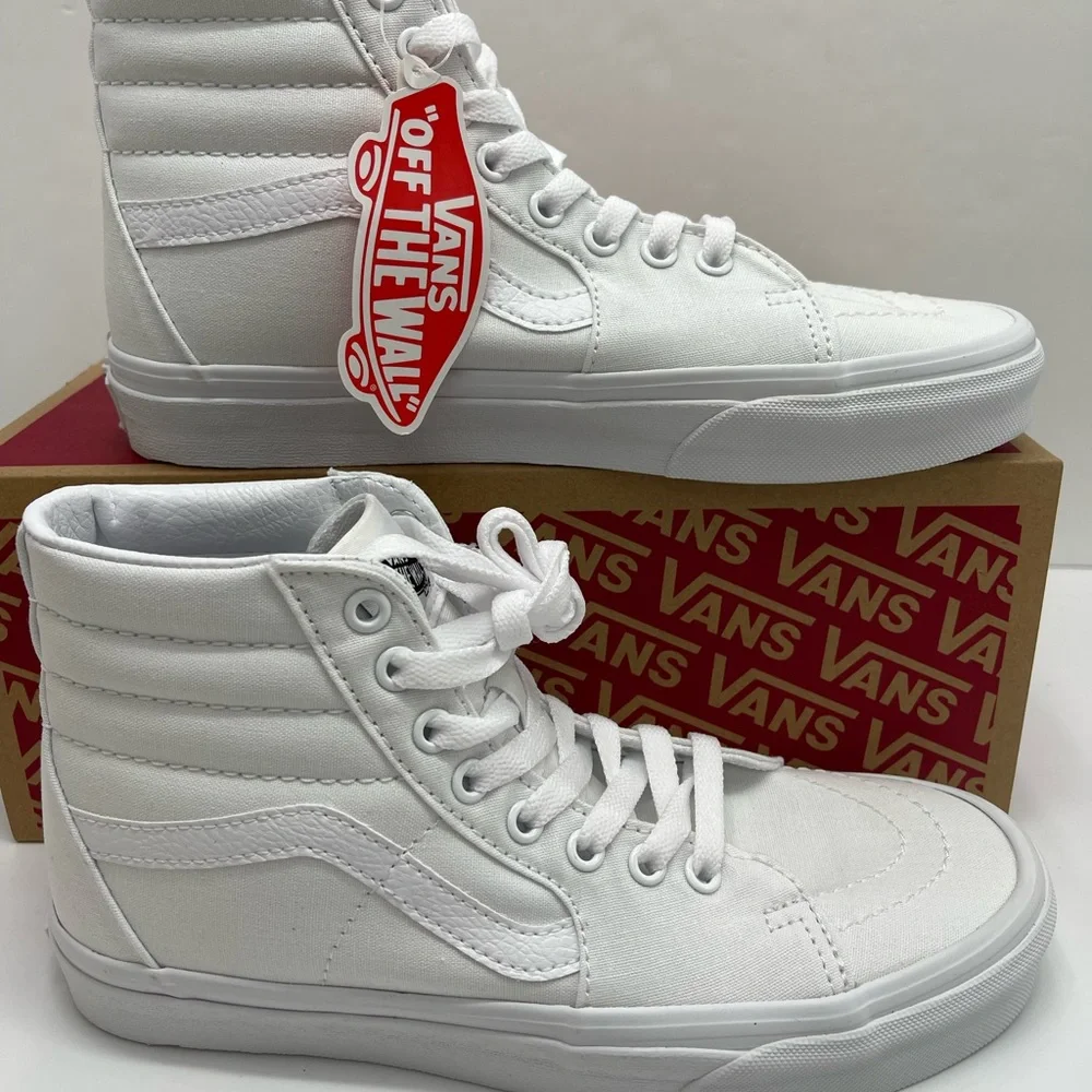 Vans Men’s Sk8-Hi Sneakers
True White
VN000D5IW00
Lifestyle, Original Icon, Canv - Picture 2 of 16